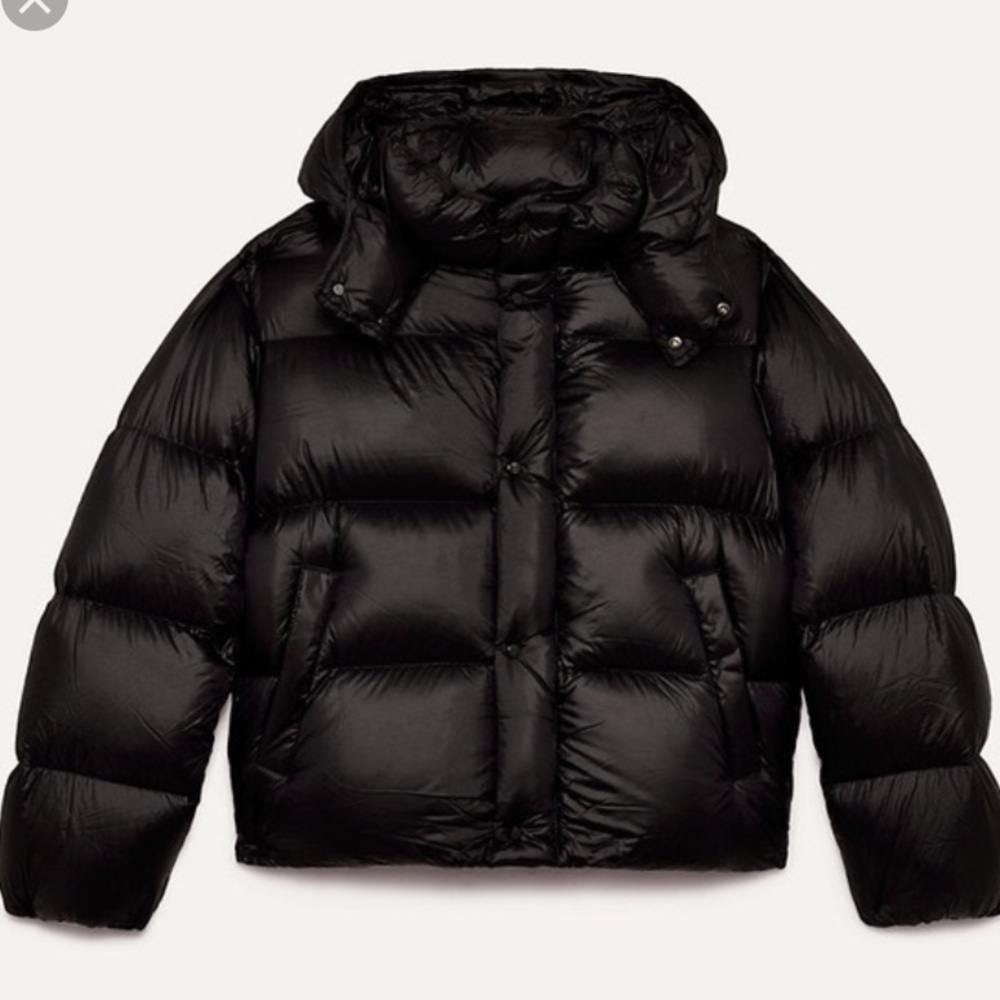 ARITZIA MEGA PUFF SHORTY